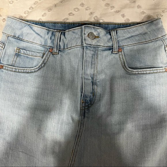 NWT Wild Fable High Rise Distressed Frayed Hem Denim Mini Skirt Size 8 - Picture 6 of 9